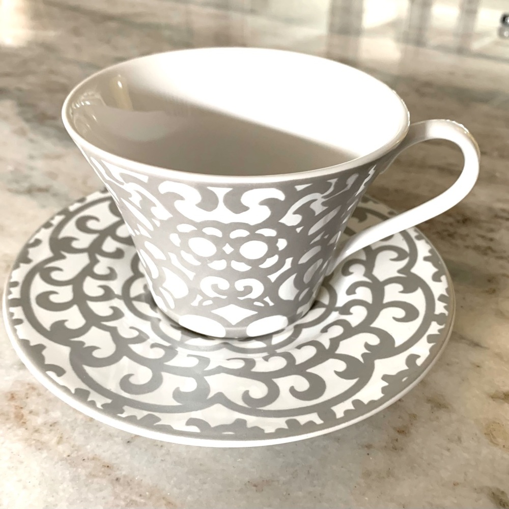 💖 🩶 Gray🩶Tea/Coffee Cup and Saucer - Gray/White Design